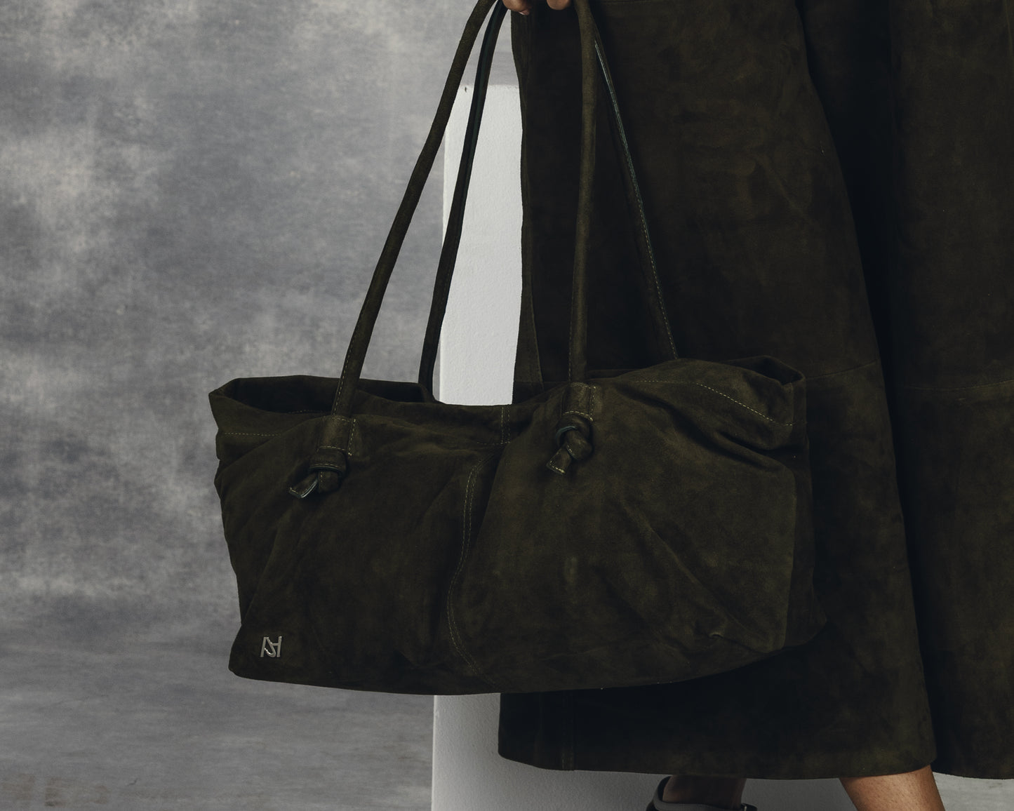 Elara Suede Bag Olive